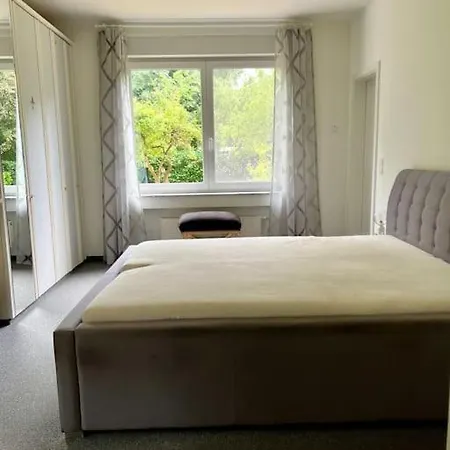 Einfamilienhaus Mit Garten