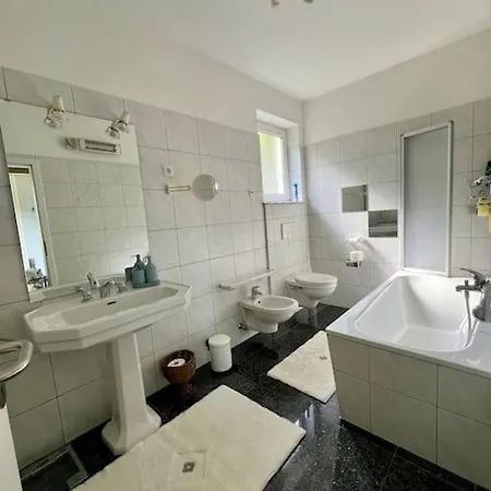 빌라 Einfamilienhaus Mit Garten *