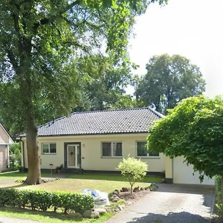 Einfamilienhaus Mit Garten ヴィラ ファルケンゼー