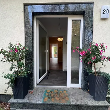 Einfamilienhaus Mit Garten *