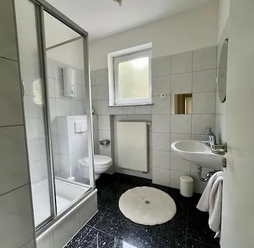 Einfamilienhaus Mit Garten ヴィラ ファルケンゼー