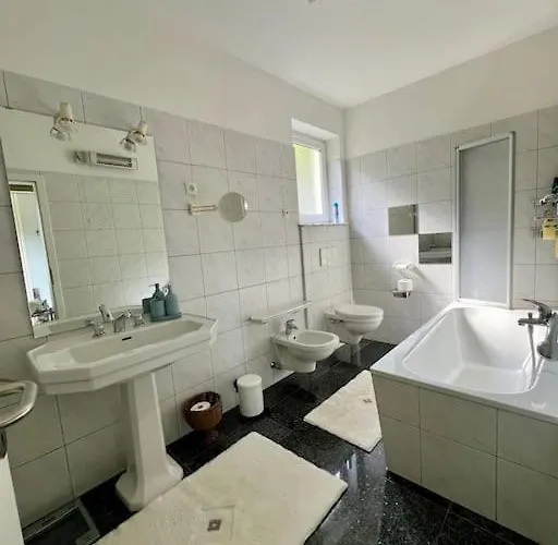 ヴィラ Einfamilienhaus Mit Garten *