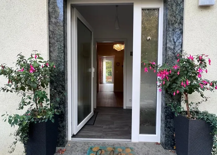 Einfamilienhaus Mit Garten *